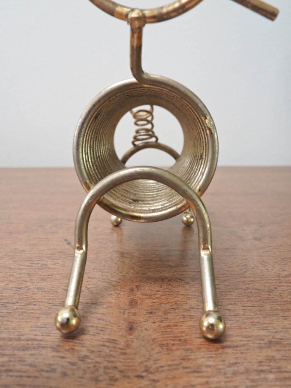 Vtg Brass Spiral Cat - Brass Spring Letter Holder - Desk Organizer - Picture 8 of 9